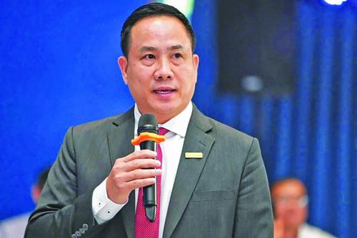 Để tín dụng xanh phát huy hiệu quả, vai trò ngân hàng không chỉ dừng lại ở việc cung ứng vốn mà còn phải trở thành cầu nối giữa doanh nghiệp với các định chế tài chính và quỹ đầu tư trong và ngoài nước. Nam A Bank xác định phát triển số và phát triển xanh là hai trụ cột chiến lược. Hiện nay, dư nợ tín dụng xanh chiếm khoảng 10% tổng danh mục cho vay của ngân hàng, cao hơn mặt bằng chung của Ngành. Để đạt được kết quả này, Nam A Bank đã chủ động hợp tác với nhiều định chế tài chính quốc tế nhằm tiếp cận không chỉ nguồn vốn mà cả kinh nghiệm, quy trình và các tiêu chuẩn kỹ thuật trong triển khai tín dụng xanh.