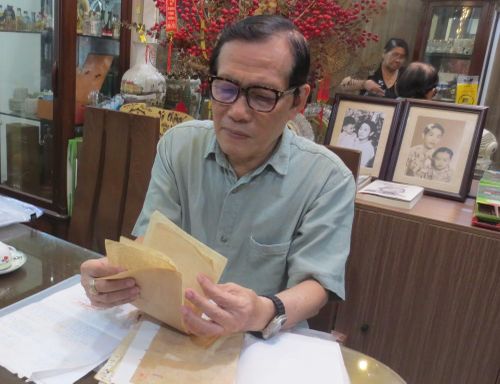 Những lá thư chính là kỷ vật vô giá mẹ để lại cho anh em ông Lê Chí Công.