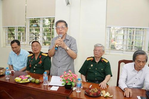 Đại diện cho thân nhân liệt sĩ, ông Phạm Ngọc Chân xúc động cảm ơn sự quan tâm của cấp ủy, chính quyền và nhân dân địa phương đối với các gia đình chính sách.