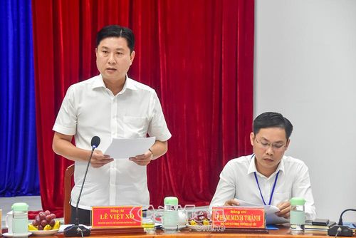 Đồng chí Lê Việt Xô, Phó Bí thư Đảng ủy, Chủ tịch UBND phường Bạc Liêu, báo cáo kết quả giải quyết, trả lời kiến nghị của cử tri.