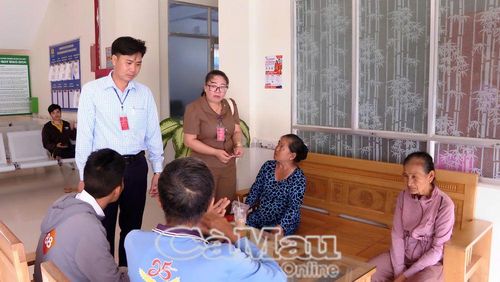 Tổ kiểm tra tìm hiểu thái độ phục, ứng xử, giao tiếp của cán bộ, công chức các địa phương đối với người dân.