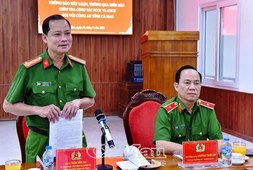 Đại tá Trần Văn Thi, Phó Giám đốc Công an tỉnh Cà Mau, cảm ơn sự quan tâm, hướng dẫn của Cục Cảnh sát Phòng cháy, chữa cháy và Cứu nạn, cứu hộ (Bộ Công an).