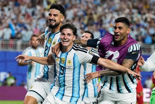 Chủ tịch LĐBĐ Argentina kêu gọi người dân dành ghi nhận cho sự cố gắng của đội tuyển. (Ảnh: AP)