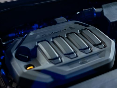 Xe sở hữu khối động cơ tăng áp 1.5L EcoBoost cùng nhiều công nghệ hỗ trợ người lái thông minh.