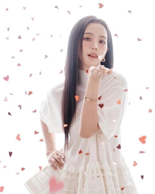 Jisoo tiếp tục khẳng định sức ảnh hưởng trong âm nhạc và thời trang. (Ảnh: Bella)