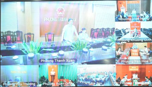 Cuộc họp được kết nối trực tuyến tới điểm cầu các phường, xã. Ảnh: Hồng Thái