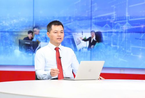 Ông Dương Văn Thắng, Giám đốc Trung tâm Chuyển đổi số thành phố Hà Nội (Sở KH&amp;CN Hà Nội) trao đổi tại Chương trình. Ảnh: Thanh Hải