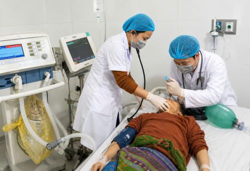 Mỗi ca cấp cứu là một cuộc chạy đua với thời gian. Với bác sĩ Giàng A Sếnh, phía sau từng quyết định chuyên môn là khát vọng giữ lại cơ hội sống cho người bệnh - Ảnh nhân vật cung cấp.