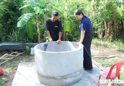 Cùng với nhóm thiện nguyện, cô Vân đã hỗ trợ bà con đào, cải tạo hơn 10 giếng nước. Ảnh: Duy Ngọc.