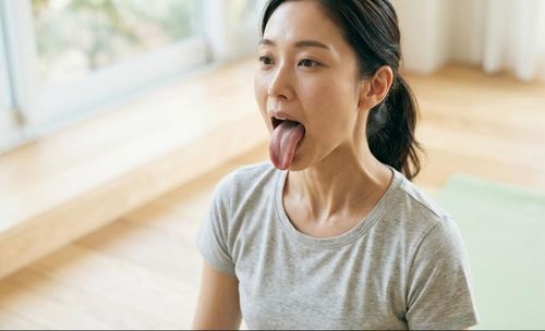 Bài tập kéo căng lưỡi. (Ảnh AI)