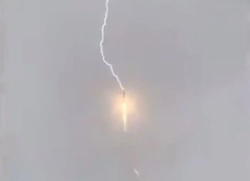 Tên lửa của Nga bị sét đánh trúng vào tháng 5/2019. Ảnh: Roscosmos/ Dmitry Rogozin via Twitter.