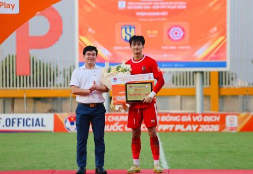 Cao Văn Bình giành danh hiệu Thủ môn xuất sắc nhất giải đầy thuyết phục, khi cả giải chỉ để lọt lưới 3 bàn, đồng thời có nhiều tình huống cản phá xuất thần