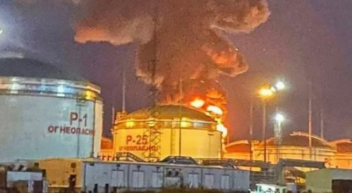 Tại khu dân cư Novospasskoye, tỉnh Ulyanovsk, một đám cháy lớn bùng phát tại nhà máy lọc dầu NS-Oil. Cơ sở này nằm cách biên giới Nga - Ukraine 650 km và có công suất chế biến 600.000 tấn dầu thô mỗi năm.