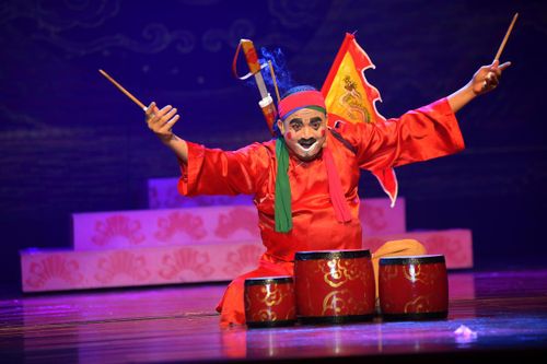 Tiếng cười từ trích đoạn "Phù thủy sợ ma" không chỉ mang tính giải trí mà còn gửi gắm những bài học sâu sắc về thói mê tín và sự nhẹ dạ của con người. 