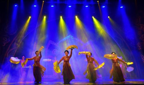 Sự kết hợp ánh sáng công nghệ cũng đã đem đến những trải nghiệm mới mẻ về thị giác cho khán giả với nghệ thuật chèo trong chương trình "Nét duyên chèo Hà Thành".