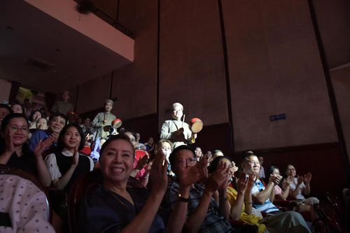 Những tràng pháo tay ròn rã của khán giả sau mỗi trích đoạn là minh chứng cho thành công của chương trình.