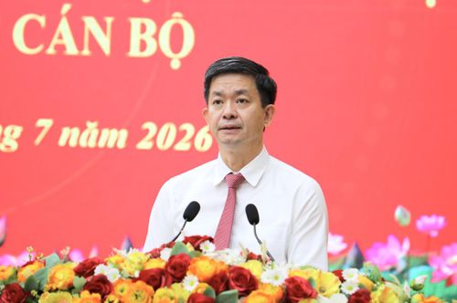 Ông Lê Quang Tùng phát biểu nhận nhiệm vụ. Ảnh: NH