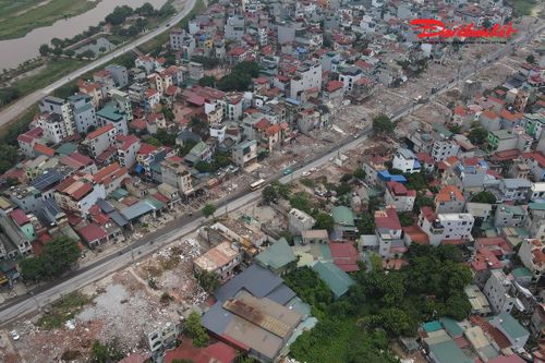 Đến ngày 13/7/2026, công tác giải phóng mặt bằng trên địa bàn phường Yên Nghĩa cơ bản hoàn tất. UBND phường cho biết đã bàn giao cho chủ đầu tư 14,84/14,89 ha, đạt 99,66% diện tích cần thu hồi, tạo điều kiện để các nhà thầu đồng loạt triển khai thi công tại nhiều vị trí trên tuyến.