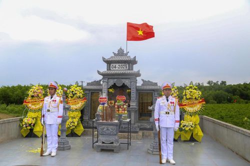 Quang cảnh trang nghiêm tại Đền thờ Liệt sĩ Trung đoàn 88, Sư đoàn 308 ở khu vực Câu Nhi (xã Nam Hải Lăng, tỉnh Quảng Trị).