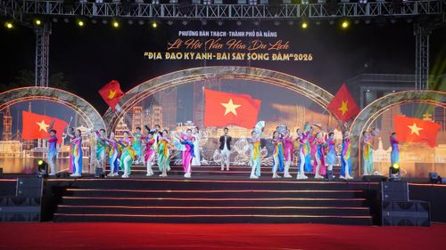 Một tiết mục văn nghệ lễ hội Địa đạo Kỳ Anh-Bãi sậy sông Đầm. Ảnh: BT.