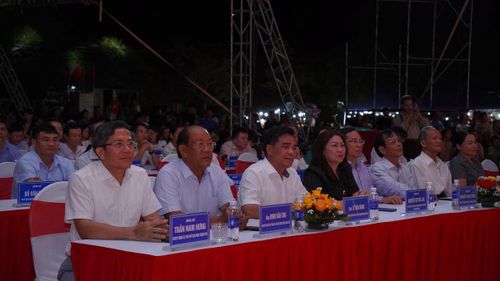 Các đại biểu tham dự lễ hội. Ảnh: BT.