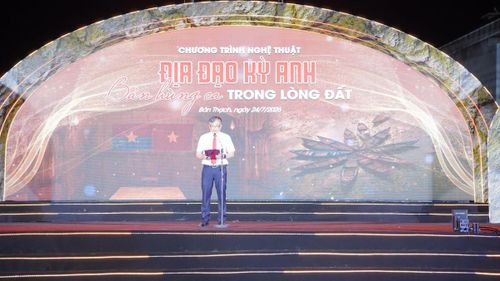 Phó Chủ tịch UBND phường Bàn Thạch Trương Ngọc Hải phát biểu tại lễ hội. Ảnh: BT.