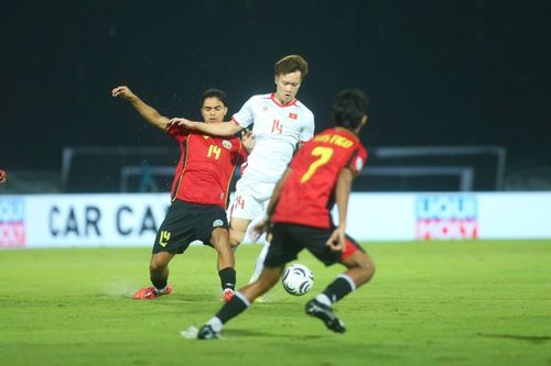  Thời gian qua, Hoàng Đức thường xuyên đá cặp cùng Quang Hải ở tuyển Việt Nam. Ảnh: Hoàng Nguyên. 