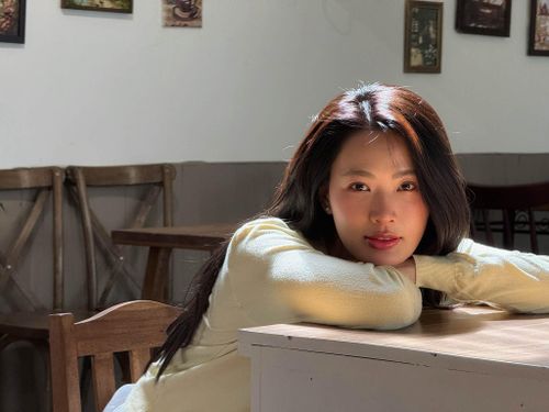 Minh Trang (sinh năm 1995) có buổi tiệc ấm cúng bên bạn bè, đồng nghiệp trong dịp bước sang tuổi mới. Quốc Trường, Văn Mai Hương, Châu Bùi, Thúy Ngân có mặt để gửi lời chúc mừng sinh nhật tới nữ diễn viên.