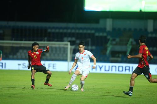 Trên sân Chonburi, tiền đạo sinh năm 2004 ghi một cú hat-trick, góp thêm một pha kiến tạo khiến đối phương phản lưới, qua đó được ban tổ chức bình chọn là Cầu thủ hay nhất trận.