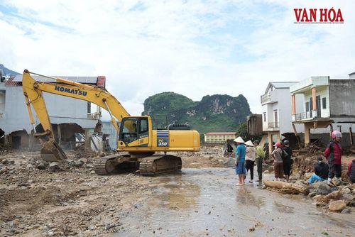 Ảnh 2: Nhiều hoạt động, công tác khắc phục hậu quả sau thiên tai bị gián đoạn, tạm dừng