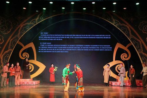 Chương trình sử dụng phụ đề song ngữ Việt - Anh, góp phần đưa nghệ thuật chèo đến gần hơn với khán giả trong nước và quốc tế