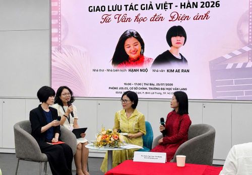 Các tác giả chia sẻ tại buổi giao lưu