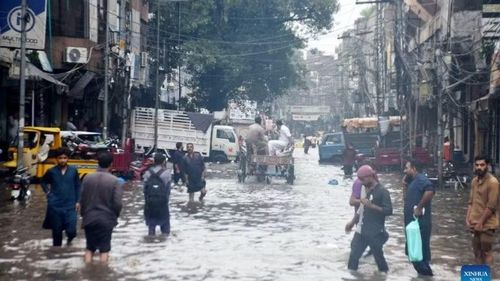 Mưa lớn gây lụt ở Lahore, Pakistan.