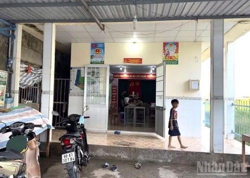 Nhà văn hóa Ấp 7 được sử dụng làm địa điểm tổ chức lớp học.