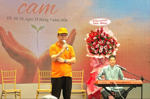Thiếu tướng, PGS-TS, Thầy thuốc Nhân dân Nguyễn Hồng Sơn, Chủ tịch Hội nạn nhân chất độc da cam/dioxin TPHCM, chia sẻ tại chương trình. Ảnh: HỒ SƠN