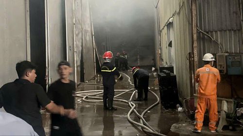Đến hơn 17 giờ, đám cháy đã được cảnh sát dập tắt hoàn toàn. Ảnh: THẮNG TÂN