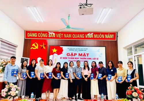 Trường THPT Thượng Cát (Hà Nội) gặp mặt nhân kỷ niệm 79 năm Ngày Thương binh liệt sĩ.