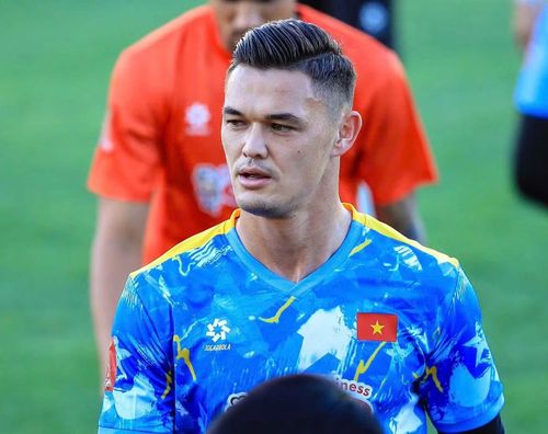 Patrik Lê Giang đang dự ASEAN Cup 2026, giải đấu chính thức đầu tiên của anh trong màu áo đội tuyển Việt Nam. Tối 24/7, thủ môn sinh năm 1992 được HLV Kim Sang Sik xếp bắt chính trong trận ra quân gặp Timor Leste. Anh giữ sạch lưới, góp phần giúp đội tuyển Việt Nam giành chiến thắng 7-0.