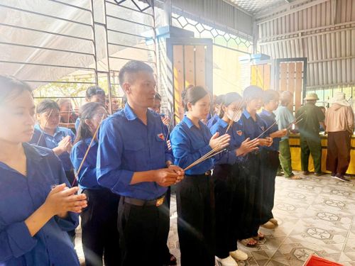 Đảng bộ, chính quyền và Nhân dân xã Kỳ Hoa bày tỏ lòng biết ơn vô hạn trước sự hy sinh cao cả của liệt sĩ Nguyễn Đình Thư.
