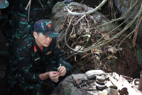 Các di vật được phát hiện trong quá trình tìm kiếm, quy tập hài cốt liệt sĩ.