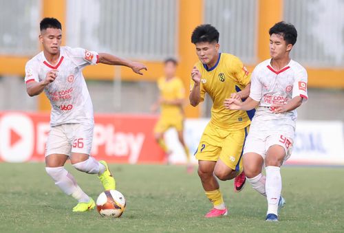 Sang hiệp 2, Thể Công Viettel vẫn là đội chơi ép sân. Tuy nhiên, ngay cả khi chơi hơn người trong khoảng 10 phút cuối, đội bóng áo lính không thể khoan thủng được hàng phòng ngự kiên cố của thủ môn Cao Văn Bình, đành chấp nhận thua 0-1 chung cuộc, xếp ngôi nhì VCK U21 Quốc gia 2026.