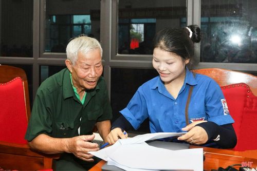 Từ những giá trị được vun đắp trong gia đình, nhiều bạn trẻ lựa chọn sống có trách nhiệm, cống hiến và đóng góp cho cộng đồng.
