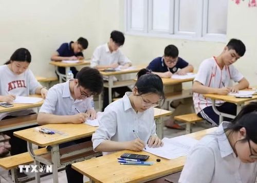 Học sinh làm bài thi. (Ảnh: Thanh Tùng/TTXVN)