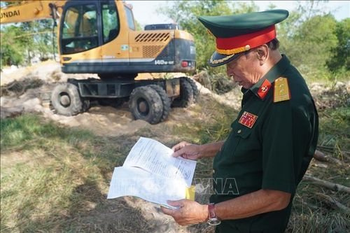 Suốt gần 60 năm qua, ông Lê Hữu Tòng luôn ghi chép đầy đủ ký ức về trận đánh Động Tòa cũng như gìn giữ các thông tin về nơi nghi ngờ có hài cốt đồng đội để cung cấp cho các lực lượng chức năng.