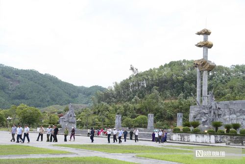 Khu di tích Truông Bồn là mảnh đất thiêng liêng, biểu tượng sáng ngời của chủ nghĩa anh hùng cách mạng, nơi ghi dấu tuổi trẻ sục sôi của hàng vạn thanh niên từng xẻ dọc Trường Sơn cứu nước. Tại đây, đã có hơn 1.240 cán bộ, chiến sĩ bộ đội, dân quân tự vệ, thanh niên xung phong, công nhân ngành giao thông hy sinh. Trong số đó, có 13 thanh niên xung phong Tiểu đội thép thuộc Đại đội 317, Tổng đội Thanh niên xung phong Nghệ An đã ngã xuống khi đang làm nhiệm vụ san lấp hố bom sau một trận bom ác liệt của địch, chỉ ít giờ trước thời điểm Mỹ buộc phải tuyên bố ngừng ném bom miền Bắc. Người duy nhất sống sót là nữ Tiểu đội trưởng Trần Thị Thông.