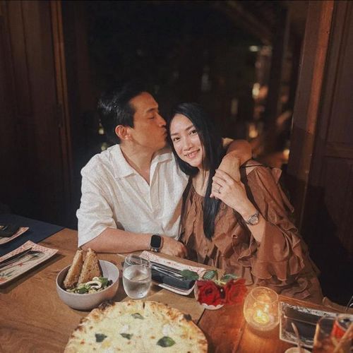 Lam Trường và vợ trong chuyến du lịch Nha Trang.