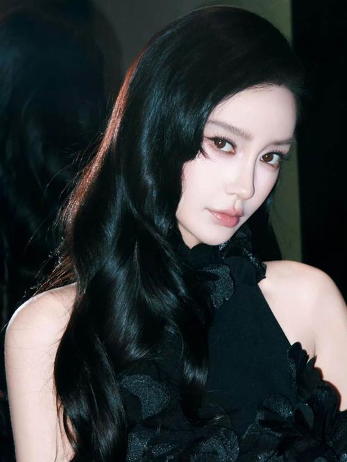 Một trong những hình ảnh mới nhất của Angelababy. Ảnh: Weibo