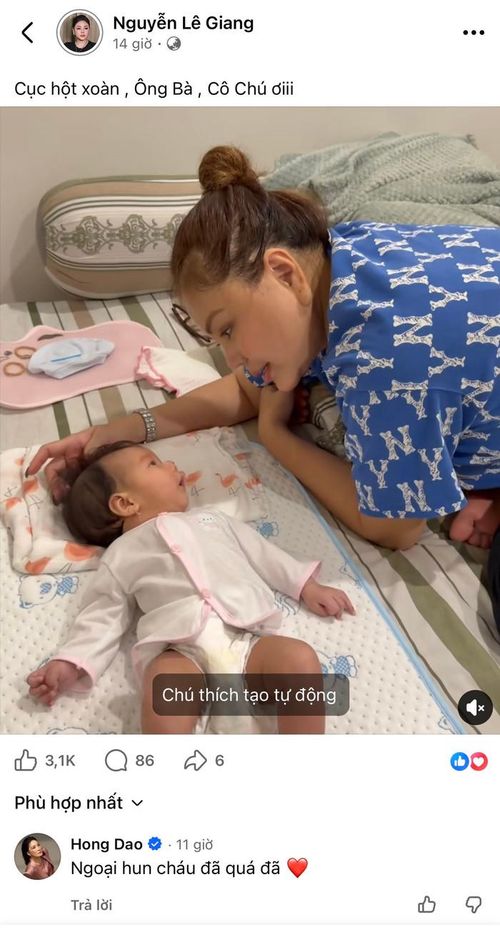 Diễn viên Hồng Đào thích thú trước khoảnh khắc đáng yêu. Ảnh: Chụp màn hình FBNV