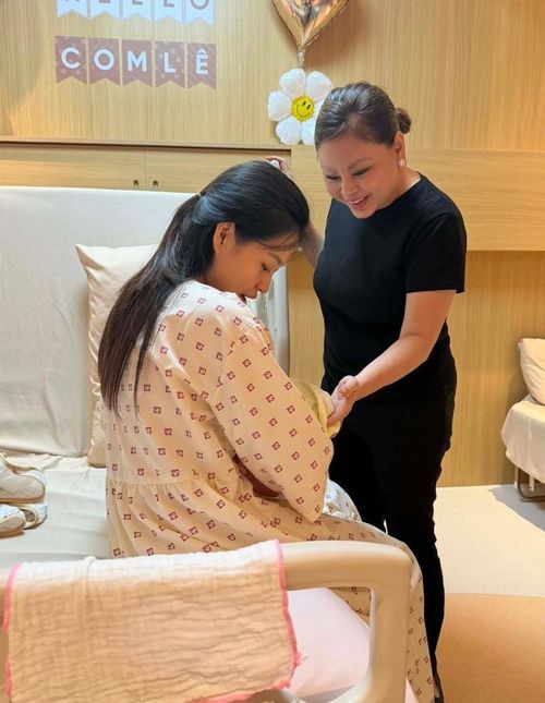 Lê Giang thăm con gái Lê Lộc và cháu ngoại ở bệnh viện.