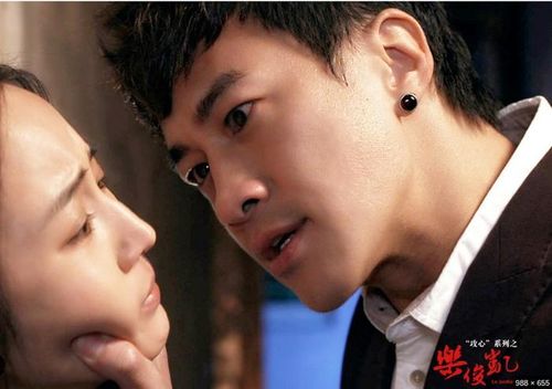 Hà Nhuận Đông và Trương Quân Ninh đưa lên màn ảnh một câu chuyện tình ngược tâm với nhiều nút thắt cảm xúc, đúng phong cách quen thuộc của Phỉ Ngã Tư Tồn.